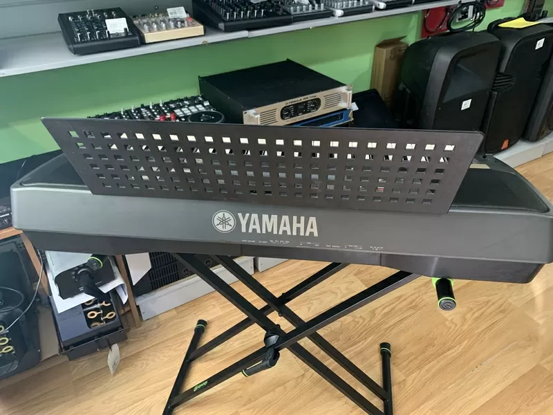 Продам синтезатор Yamaha PSR-640  2