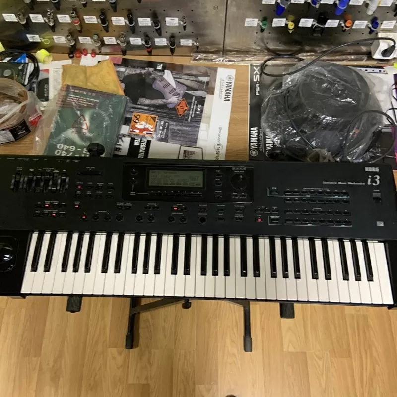 Продам синтезатор Korg i3 2