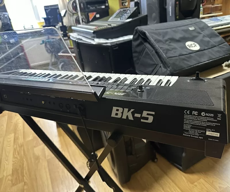 Продам синтезатор Roland BK5  4