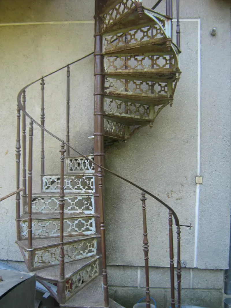 Румынская винтовая лестница